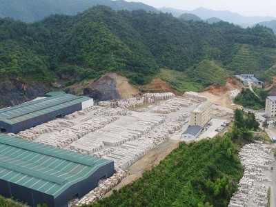 江西正鑫石材（金卡麦/菊花黄/黄锈石）荒料堆场图5