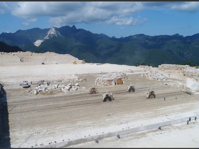 江西正鑫石材（金卡麦/菊花黄/黄锈石）荒料供应图3